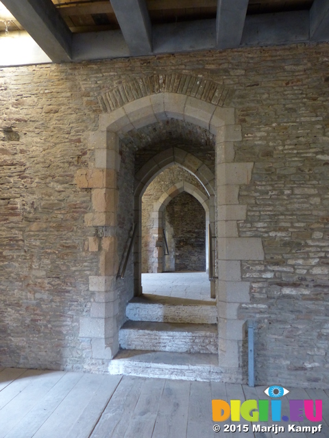 FZ023957 Caerphilly castle hallway